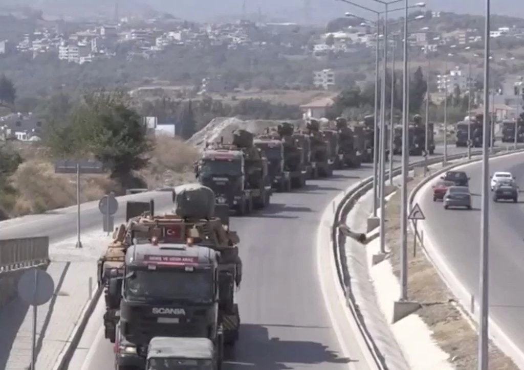 Φάλαγγες τουρκικών αρμάτων μάχης M60T Sabra «μπουκάρουν» Συρία – Ερντογάν: «Επεκτείνουμε στρατιωτικές επιχειρήσεις»